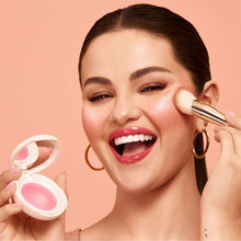 Cargar imagen en el visor de la galería, RARE BEAUTY SOFT PINCH LUMINOUS POWDER BLUSH (RUBOR CON ACABADO BRILLANTE)