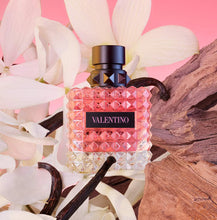 Cargar imagen en el visor de la galería, Valentino Mini Donna Born in Roma & Donna Born in Roma Intense Perfume Set