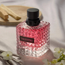 Cargar imagen en el visor de la galería, VALENTINO DONNA BORN IN ROMA EAU DE PARFUM