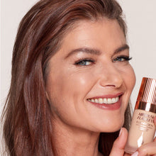 Cargar imagen en el visor de la galería, CHARLOTTE TILBURY FLAWLESS FOUNDATION (maquillaje liquido)