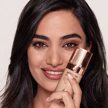 Cargar imagen en el visor de la galería, CHARLOTTE TILBURY FLAWLESS FOUNDATION (maquillaje liquido)