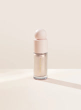 Cargar imagen en el visor de la galería, RARE BEAUTY POSITIVE LIGHT LIQUID LUMINIZER (ILUMINADOR LÍQUIDO FACIAL)
