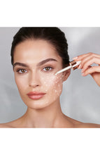 Cargar imagen en el visor de la galería, CHARLOTTE'S MAGIC SERUM CRYSTAL ELIXIR