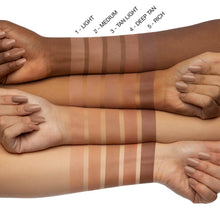 Cargar imagen en el visor de la galería, HUDA BEAUTY GLOWISH SOFT RADIANCE VEGAN BRONZING POWDER (bronceador)