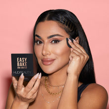 Cargar imagen en el visor de la galería, HUDA BEAUTY Easy Bake And Snatch Brightening And Setting Podwer
