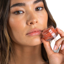 Cargar imagen en el visor de la galería, SARA HAPP THE LIP SCRUB
