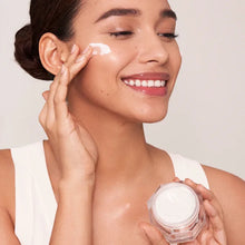Cargar imagen en el visor de la galería, Charlotte Tilbury Iconic Magic Mini Skin Set
