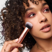 Cargar imagen en el visor de la galería, Real Techniques Expert Face Brush
