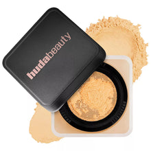 Cargar imagen en el visor de la galería, HUDA BEAUTY  EASY BAKE LOOSE BAKING &amp; SETTING POWDER (polvo traslucido)
