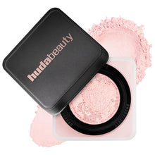 Cargar imagen en el visor de la galería, HUDA BEAUTY  EASY BAKE LOOSE BAKING &amp; SETTING POWDER (polvo traslucido)
