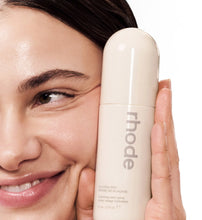Cargar imagen en el visor de la galería, Rhode Glazing Mist...HYDRATING FACE SPRAY
