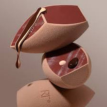 Cargar imagen en el visor de la galería, Real Techniques Makeup Saver Sponge
