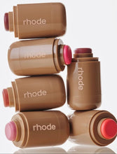 Cargar imagen en el visor de la galería, RHODE POCKET BLUSH - BLUSH DE POCHE
