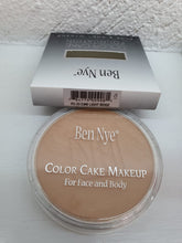 Cargar imagen en el visor de la galería, BEN NYE COLOR CAKE FOUNDATION (maquillaje en polvo compacto)
