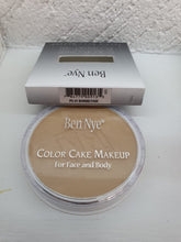 Cargar imagen en el visor de la galería, BEN NYE COLOR CAKE FOUNDATION (maquillaje en polvo compacto)
