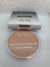 Cargar imagen en el visor de la galería, BEN NYE COLOR CAKE FOUNDATION (maquillaje en polvo compacto)
